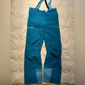Patagonia Men’s Touring Ski/snowboard untracked Bib Size Medium Blue/Green color
